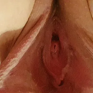 juttas nasty peehole gallery image