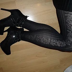First image of LittleAngelwings's Gallery - heels and nylons