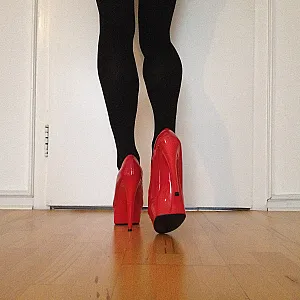 High heels pink/red gallery image