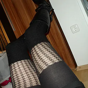 Gauntlets, boots, tights ... gallery image
