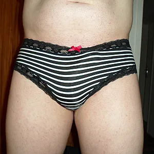 Gauntlets, boots, tights ... gallery image