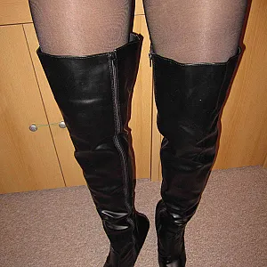 Overknees & FSH-Besamung Galeriebild