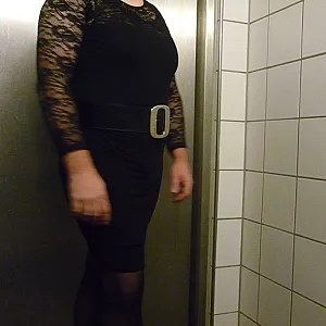 Das erste Bild von DWT liebt NS's Galerie - Sexy auf dem Rastplatz WC