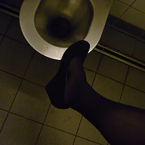 Sexy auf dem Rastplatz WC Galeriebild