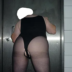 Sexy auf dem Rastplatz WC Galeriebild
