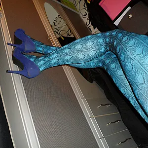 Blau-Schwarz bestrumpft ;) Galeriebild