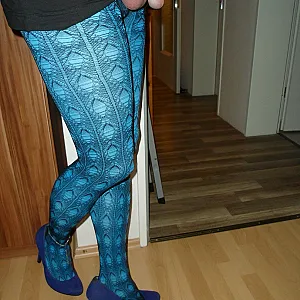 Blau-Schwarz bestrumpft ;) Galeriebild