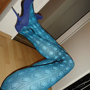 Blau-Schwarz bestrumpft ;) Galeriebild