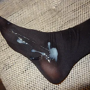meine neue Strumpfhose. und schon mit Sperma versaut Galeriebild