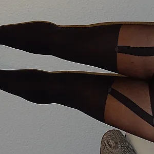 meine neue Strumpfhose. und schon mit Sperma versaut Galeriebild
