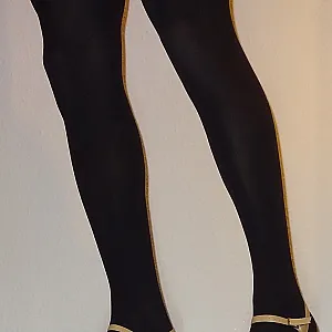 meine neue Strumpfhose. und schon mit Sperma versaut Galeriebild