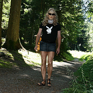 Julia im Wald Galeriebild