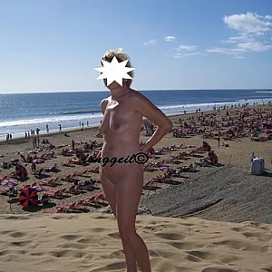 Das erste Bild von longgeil's Galerie - Blowjob an der Pool Leiter