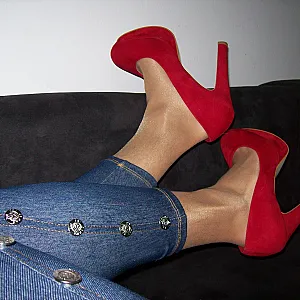 Sexy weiße Bluse und Jeansleggins 2 Galeriebild