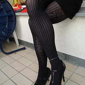 Neue Strumpfhose und neue Heels Galeriebild