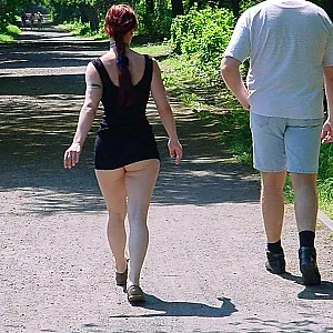 Gina Zeigt Sich / Spielplatz 1 Galeriebild