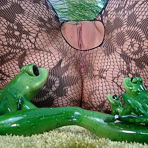 Frog and Pussy part 1 gallery image