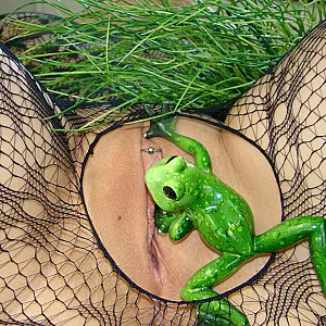 Frog and Pussy part 1 gallery image