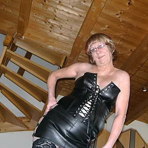 Bea shows off again gallery image