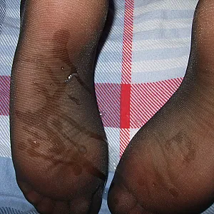 cum on the awesome nylonfeets gallery image