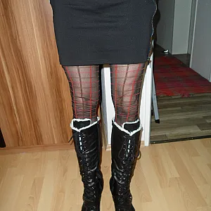 Winterstiefel und rot-schwarze FSH Galeriebild