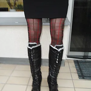 Winterstiefel und rot-schwarze FSH Galeriebild
