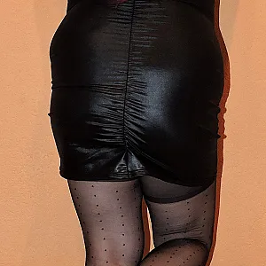 Leder, Pünktchennylons und sexy Heels Galeriebild