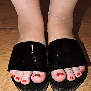 Geil in Nylons mit langen Schamlippen Galeriebild