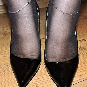 Sexy in schwarzen Abendkleid Galeriebild