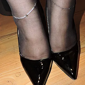 Sexy in schwarzen Abendkleid Galeriebild