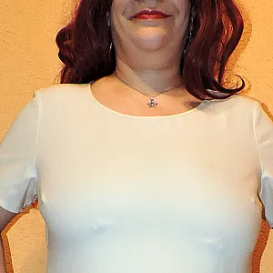 Sexy und geil im schwarz weißen Kleid Galeriebild