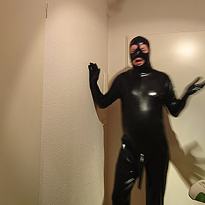 Das erste Bild von nylonjunge's Galerie - Mein Neuer Latex Ganzkörper Anzug