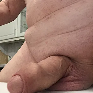 nackt nur mit Overknee-Stiefeln Galeriebild