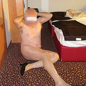 Das erste Bild von pekki0965's Galerie - Sklave im Hotelzimmer 53