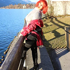 Lady in Red Galeriebild