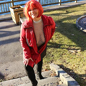 Lady in Red Galeriebild