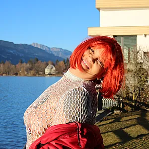 Lady in Red Galeriebild