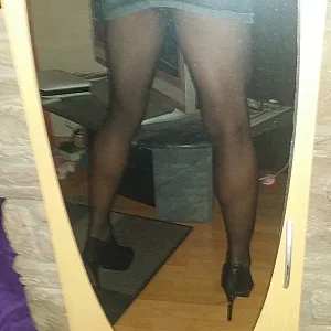 Nylons und Heels 2 gallery image