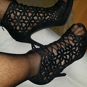 Nylons und Heels 2 gallery image
