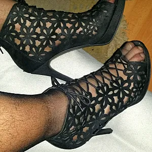 Nylons und Heels 2 gallery image
