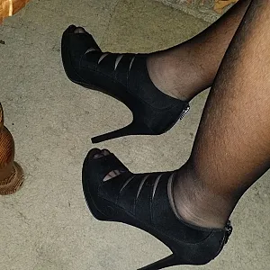 Nylons und Heels 2 gallery image