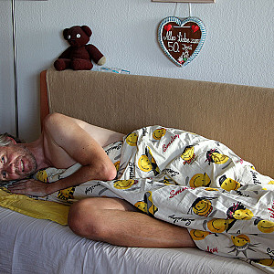 Nackt im Bett Galeriebild