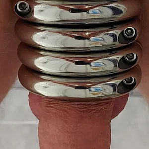 Crossdresser mit Cockringe und Nylon Galeriebild