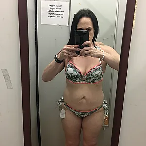 Sarahs summer bikinis Galeriebild