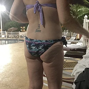 Sarahs summer bikinis Galeriebild