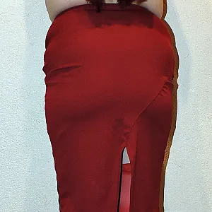 Sexy in rot mit Strapsen Galeriebild