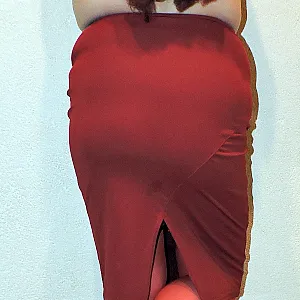 Sexy in rot mit Strapsen Galeriebild