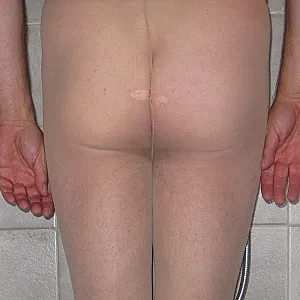 nackt in Strumpfhosen in die Dusche Galeriebild