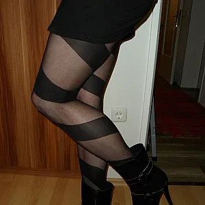 Yellow/Black gallery image
