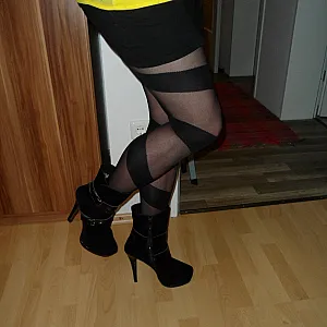 Yellow/Black gallery image
